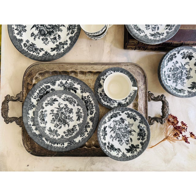 1980s Set of Nineteen (19) Barratts England Black Transferware Dinnerware Set, Asiatic Pheasant Style, Dinner Plates Bowls Teacups Saucers For Sale - Image 11 of 12
