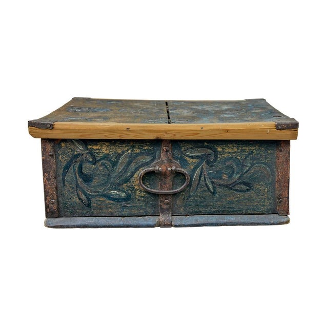 Swedish Rustic Hand-Painted Box, 1850 For Sale - Image 4 of 9