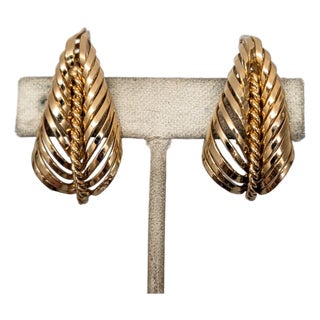 Vintage 1968 Signed Napier Goldtone Leaf Clip Earrings - 2 Pieces For Sale