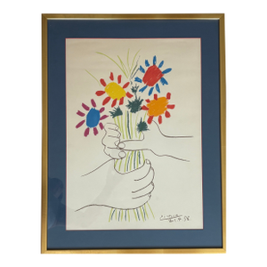 1950s Pablo Picasso - Flowers in the Hands Vintage Lithohgraph