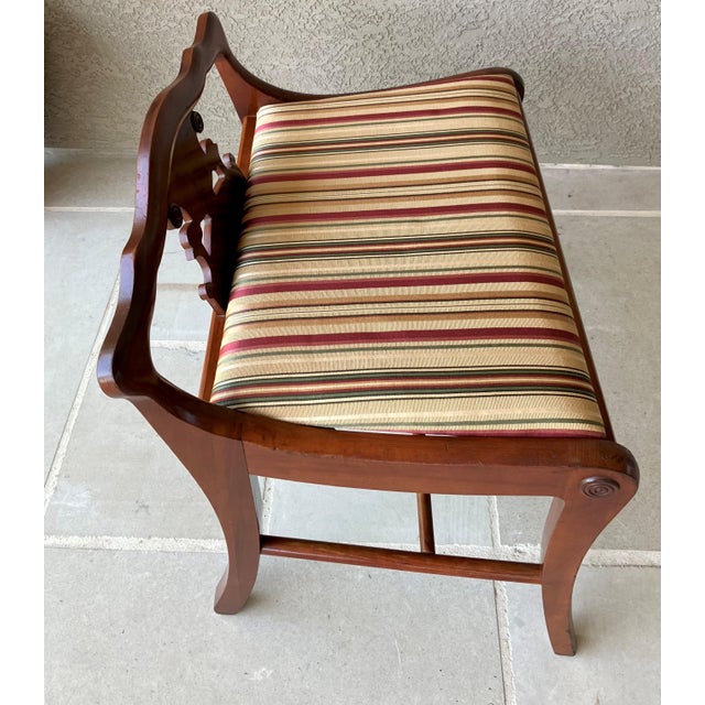 Circa 1940 Duncan Phyfe-Style Scroll Splat Low Back Petite Window / Entryway Bench For Sale - Image 11 of 18