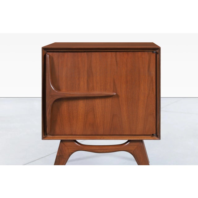 Coffee 1960s Mid-Century Modern Walnut Sculptural Nightstands - a Pair For Sale - Image 8 of 12