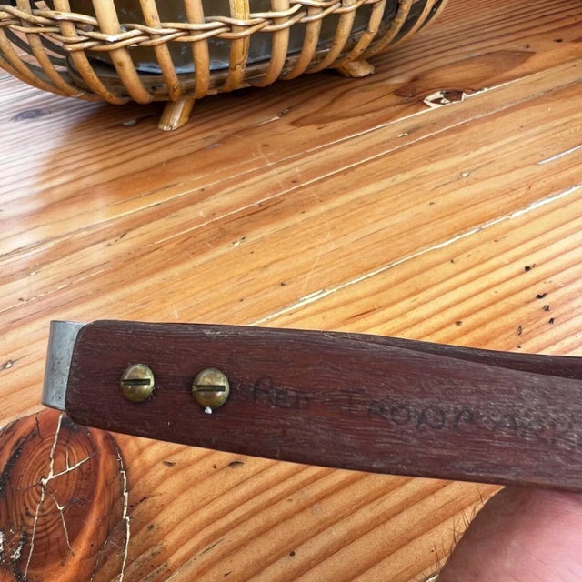 Late 20th Century Vintage Modern Salad Servers Tongs Red Iron Bark Wood and Brass For Sale - Image 5 of 8
