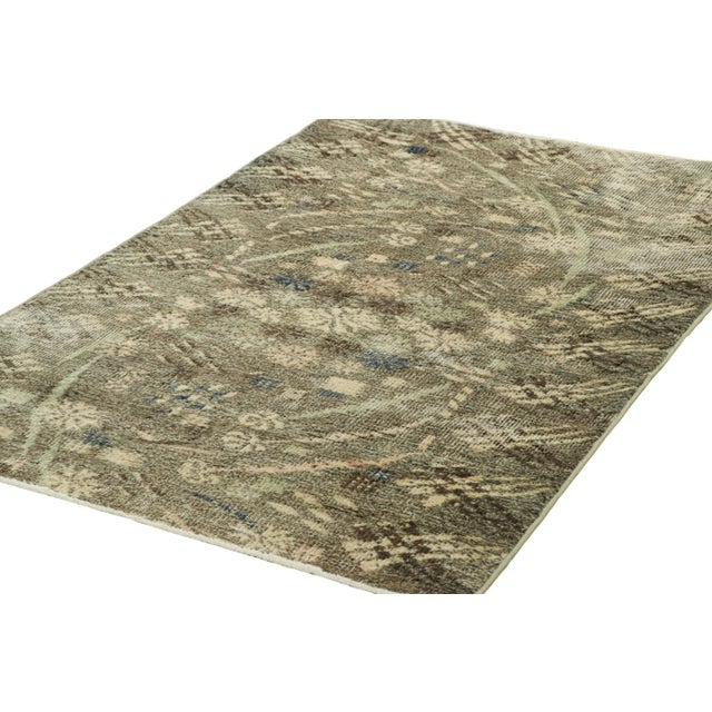 Rug & Kilim Vintage Zeki Müren Rug in Beige With Bright Abstract Patterns | Rug & Kilim For Sale - Image 4 of 7