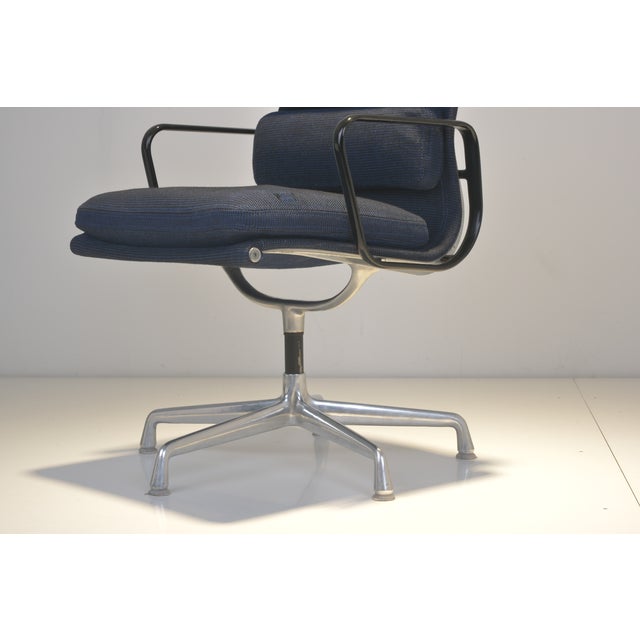 Metal EA 208 Softpad Aluchair by Charles and Ray Eames for Herman Miller, 1970s For Sale - Image 7 of 15
