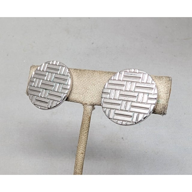 Mid-Century Modern Vintage 1947 Signed Crown Trifari Round Rhodium Plated Hatched Clip Earrings-2 Pieces For Sale - Image 3 of 8