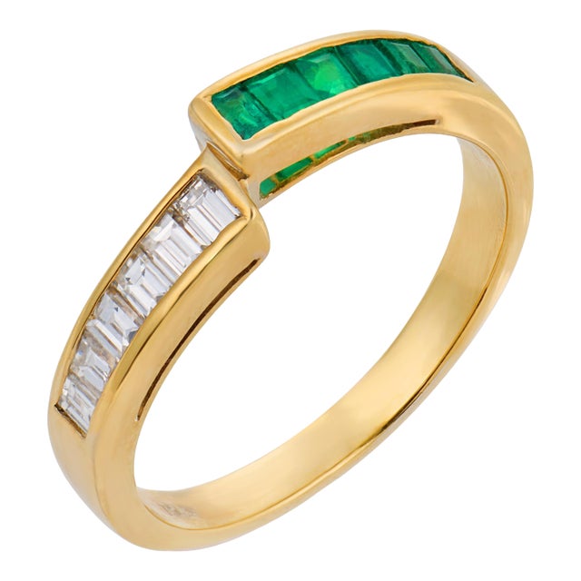 Vintage Diamond Emerald 18k Yellow Gold Band, Size 6.5 For Sale