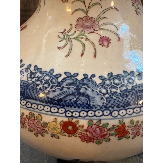 Vtg. Italian Majolica Heraldic Wall Pocket Vases – Large Hand‑Painted Pair With Cracklelure - British Colonial - Chinoiserie - European - See Photos! For Sale - Image 4 of 11