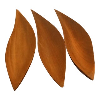Vintage Leaf Shaped Monkeypod Wood Bowls Set of 3 From Hawaii For Sale