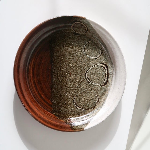 Brick Red Mid Century Modern 1977 Studio Pottery Plate in Two-Tone Glaze With Circular Impressions For Sale - Image 8 of 14