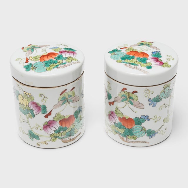 1920s Chinese Famille Rose Butterfly & Gourd Container, C. 1920 For Sale - Image 5 of 5