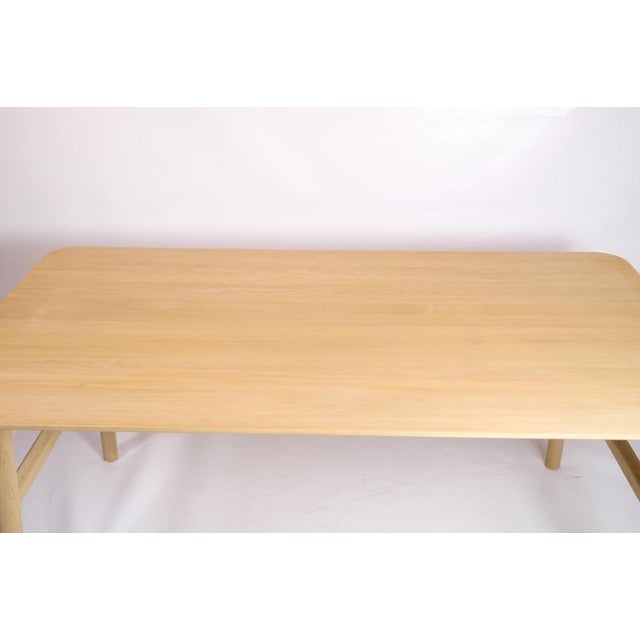 The Hven table from Skagerak, designed by Anton Björsing, is made of solid, FSC-certified oak. The table combines...