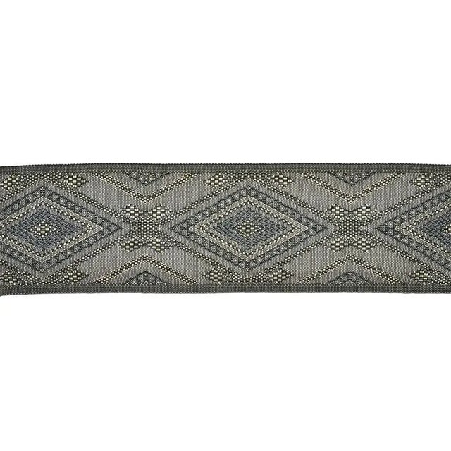 With the look of exquisite woven horsehair, this refined geometric tape has intricate dimension that makes it the perfect...