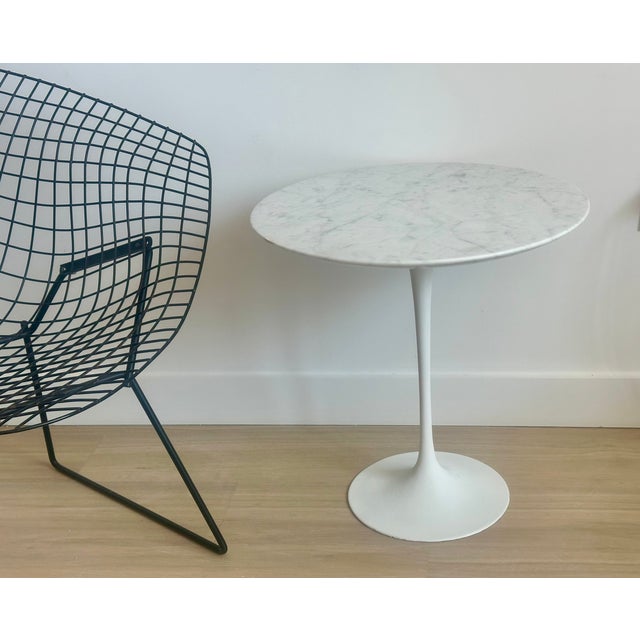 Mid-Century Modern Vintage Eero Saarinen White Carrara Marble Tulip Side Table Knoll Mid Century Modern For Sale - Image 3 of 6