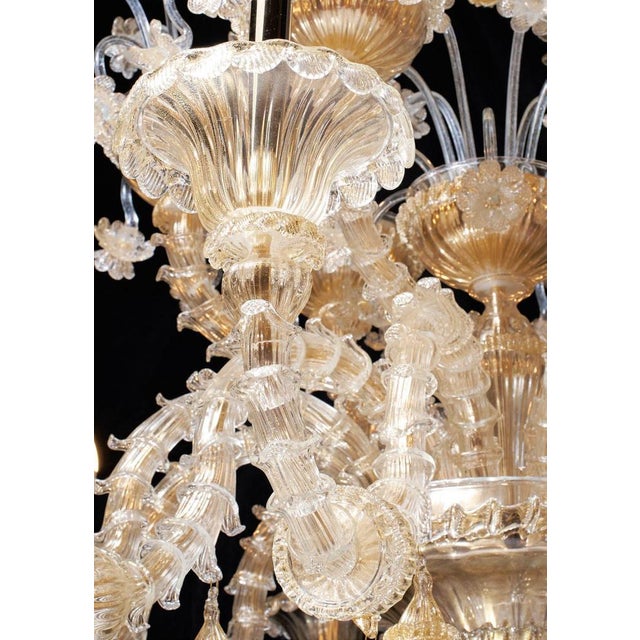 12 Lights Chandelier in Gold Plate and Murano Glass by Aggiolight For Sale - Image 4 of 6