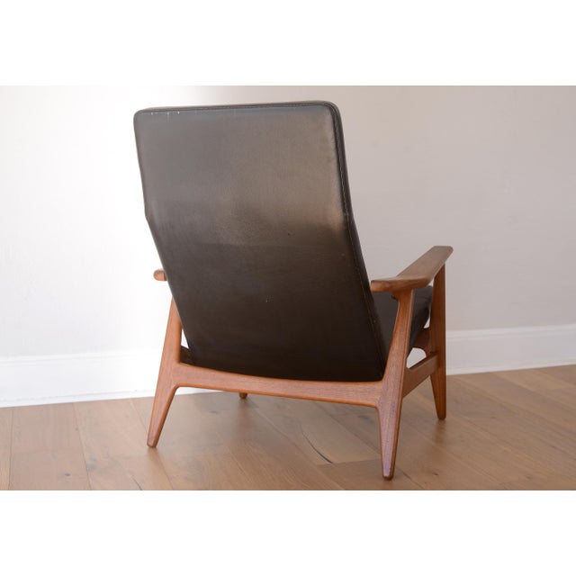 1960s MCM Danish Modern Teak & Black Vinyl Reclining Lounge Chair For Sale - Image 5 of 18