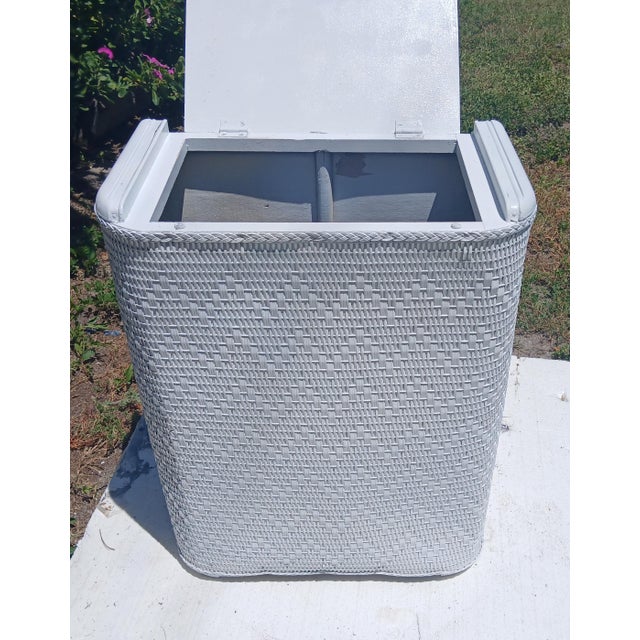 Vintage 1950's Hawkeye Woven Wicker Clothes Hamper For Sale - Image 9 of 10
