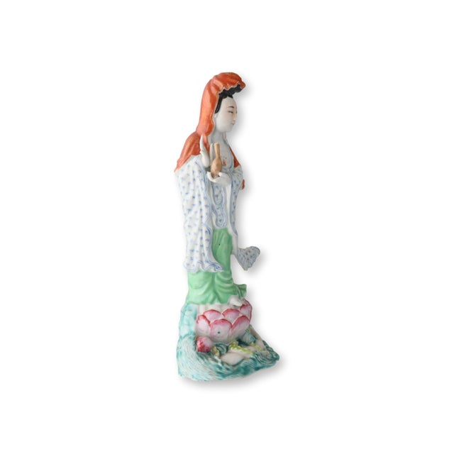 Early 20th Century Chinese Porcelain Figurine of Guanyin For Sale - Image 5 of 6