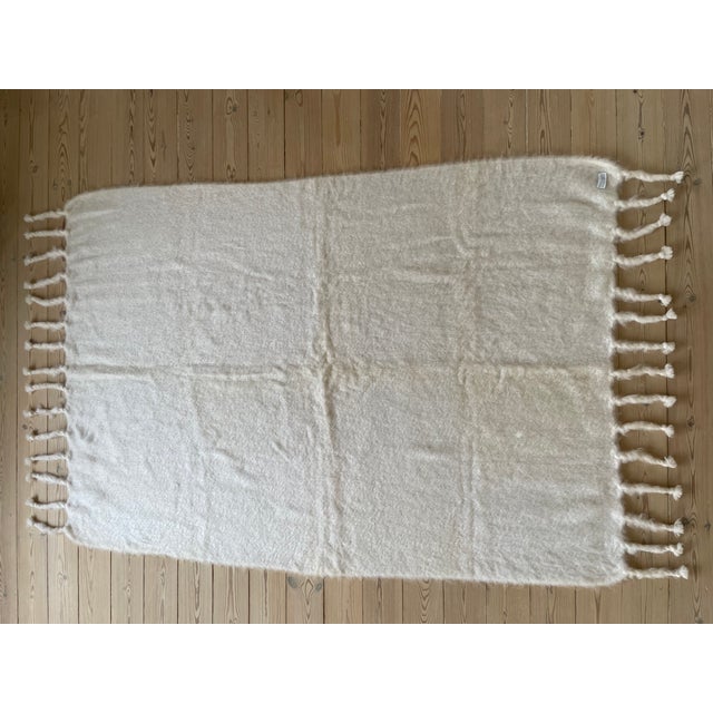 Loewe Loewe Large White Blanket Throw in Mohair For Sale - Image 4 of 8