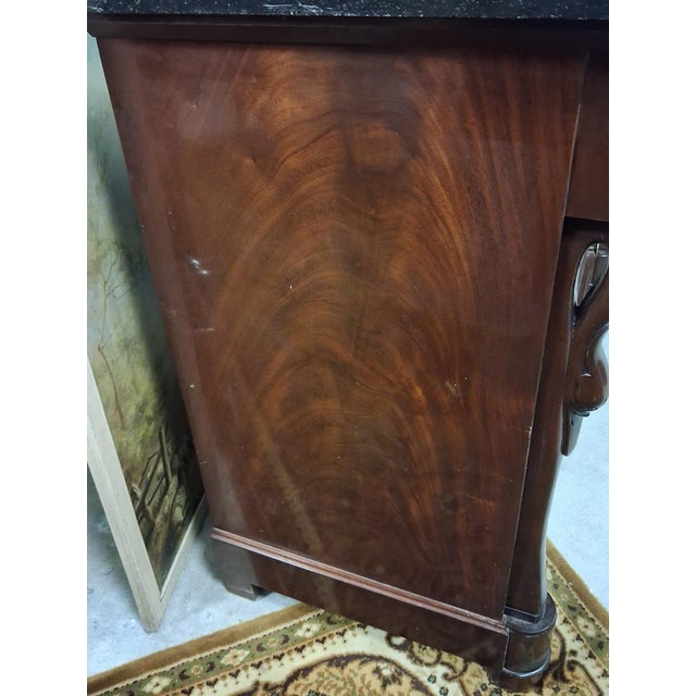 1920s Empire Style Commode with Swan-Neck Handles in Flamed Mahogany and Black Marble, 1920s For Sale - Image 5 of 8