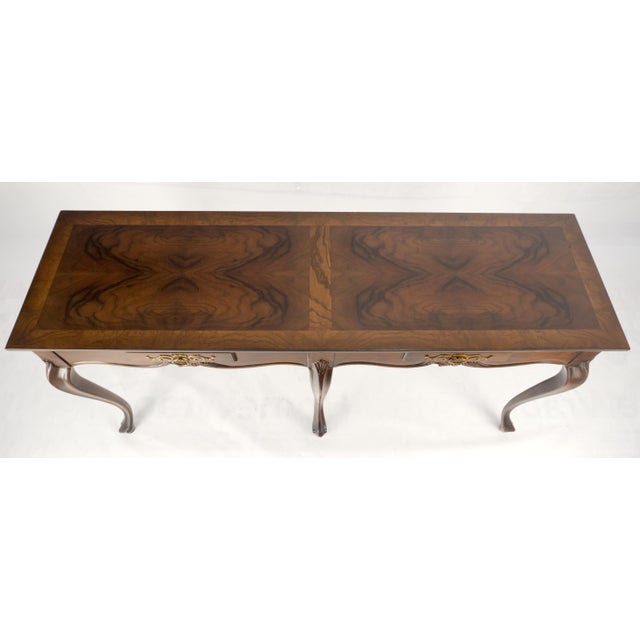 Late 20th Century Baker 54" Long 6 Legged Burl Walnut 2 Drawers Cabriole Leg Console Sofa Table For Sale - Image 5 of 15
