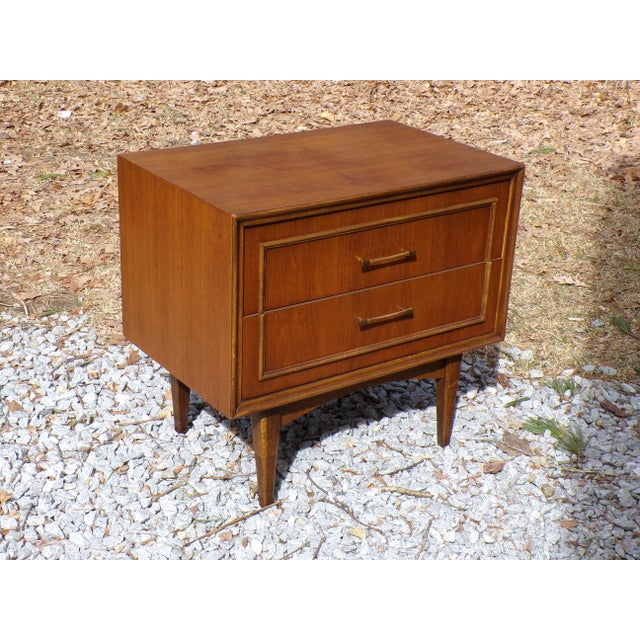 Brown Vintage Mid Century Modern Bassett Furniture Walnut Nightstand End Table For Sale - Image 8 of 12