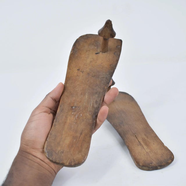 Wood Early 20th Century BanguBangu Pair of Wooden Shoes For Sale - Image 7 of 7