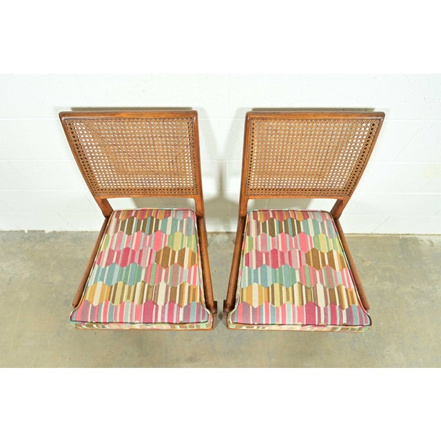 1950s Robsjohn-Gibbings Style Mid-Century Modern Walnut and Cane Side Chairs or Dining Chairs by Henredon, Pair For Sale - Image 5 of 13