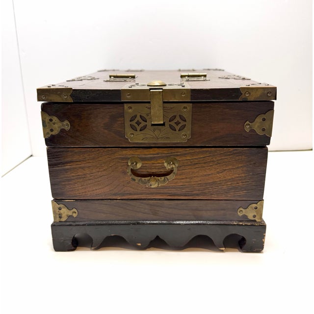 Asian Antique Antique Japanese Meiji or Taishō Era Brass Mounted Wooden Vanity Box Jewelry Chest For Sale - Image 3 of 12