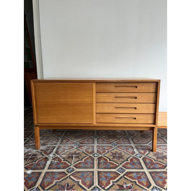 Beautiful minimalist sideboard in a warm wood tone. This unique piece of furniture consists of two cabinet elements...