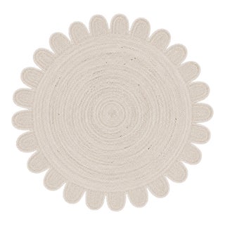 Solid White Scallop Round Jute Rug 3x3Ft. For Sale
