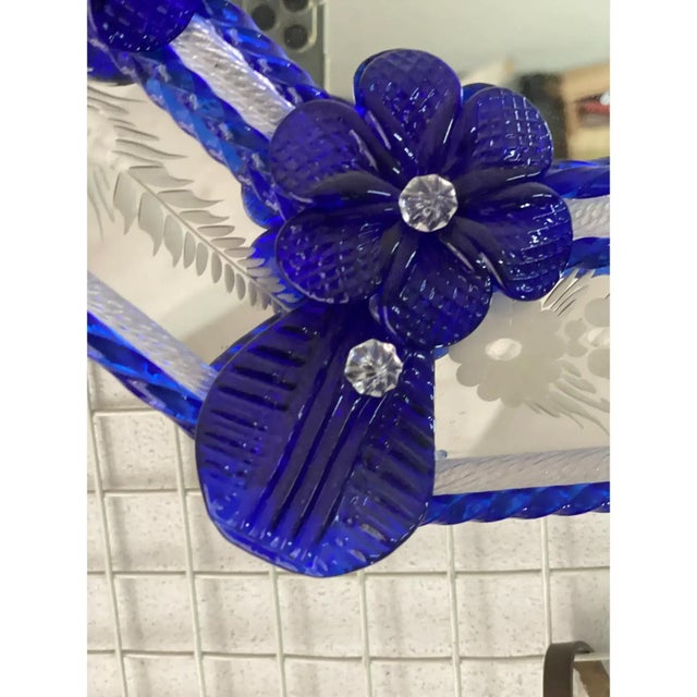 Important mirror with Murano glass style transparent elements and blue flowers. Octagonal mirror with venetian hand-carved...