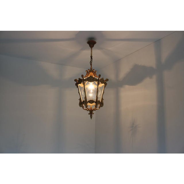 French Louis XV Style Brass and Etched Starburst Glass Lantern, 1950s For Sale - Image 6 of 14