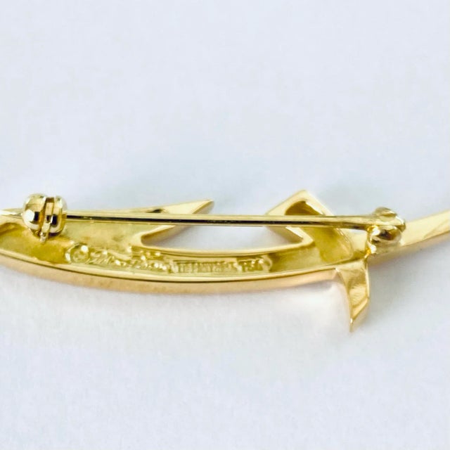 1990s Vintage Tiffany Co Paloma Picasso Modernist 1.60 Inch Long 18 Karat Yellow Gold Brooch For Sale - Image 5 of 5