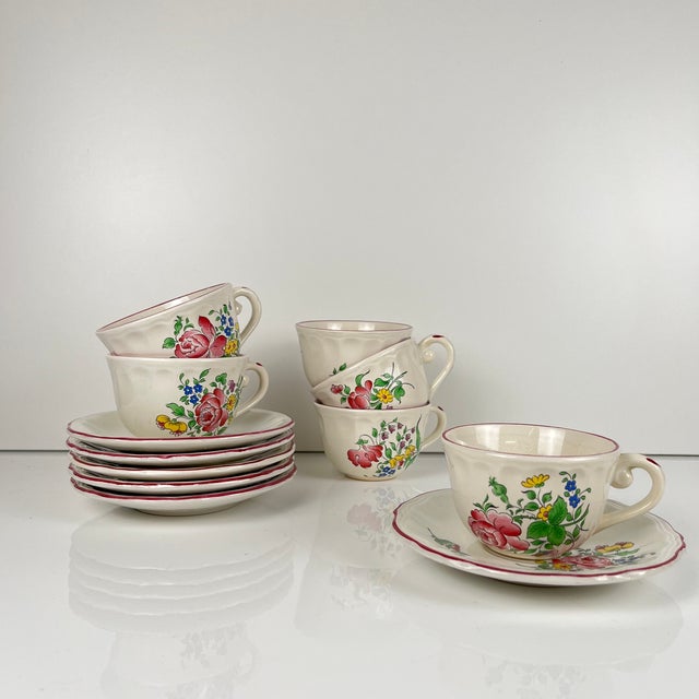 Set of 6 coffee cups and saucers, "Réverbère" pattern by KG Lunéville Tulip and rose design Dimensions: Saucers: 13.5 cm...
