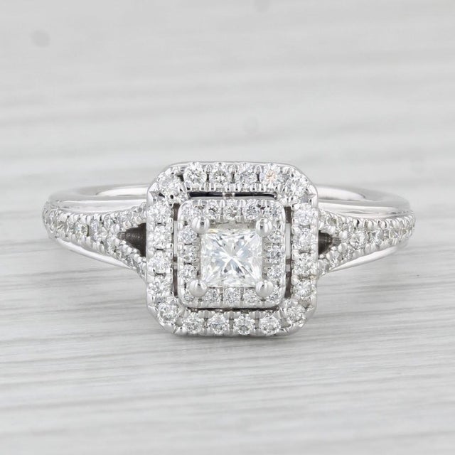 2010s Vera Wang 0.57ctw Princess Halo Diamond Engagement Ring 14k White Gold Sz 6.25 For Sale - Image 5 of 10