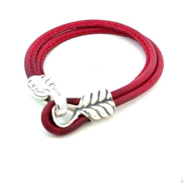 1990s David Yurman Red Leather Bracelet 9" Sterling Silver Estate For Sale In New York - Image 6 of 7