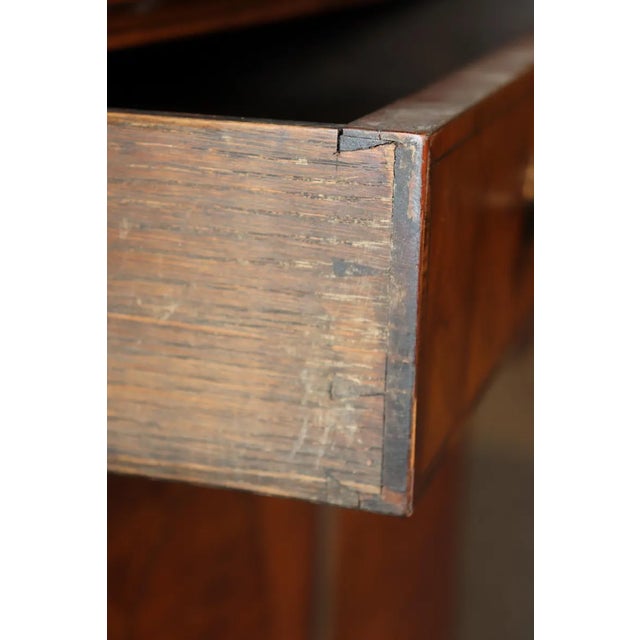 Antique 19th Century English Satinwood Vitrine – Narrow Display Cabinet With Inlay Detail For Sale - Image 9 of 10