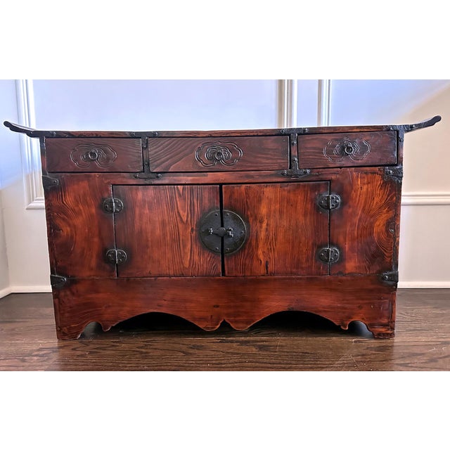 Antique Korean Scholar Book Storage Chest with Buddhism Symbols For Sale In Atlanta - Image 6 of 12