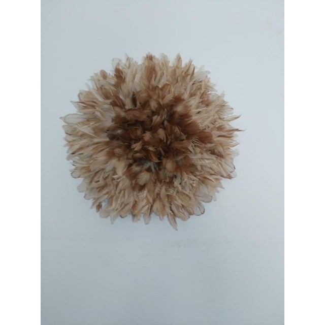 Juju hat beige of 14" (35 cm). Juju hat made with natural feathers and rattan. Juju hat woven and handcrafted. Beautiful...