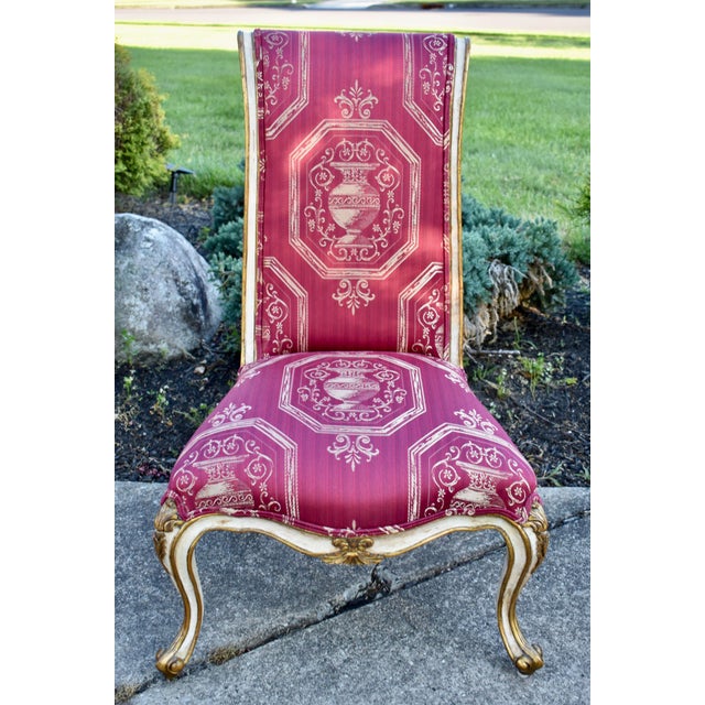 Wood French Rococo Boudoir Side Chair Red Gold Giltwood Cabriole Leg Medallion Urn For Sale - Image 7 of 16