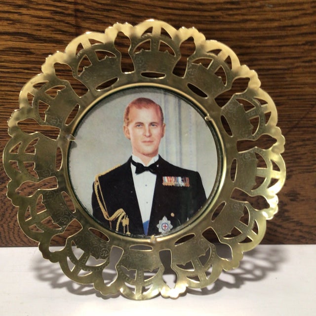 Metal Vintage Queen Elizabeth and Prince Phillip Brass Crown Filigree Coronation Wall Decor - a Pair For Sale - Image 7 of 13