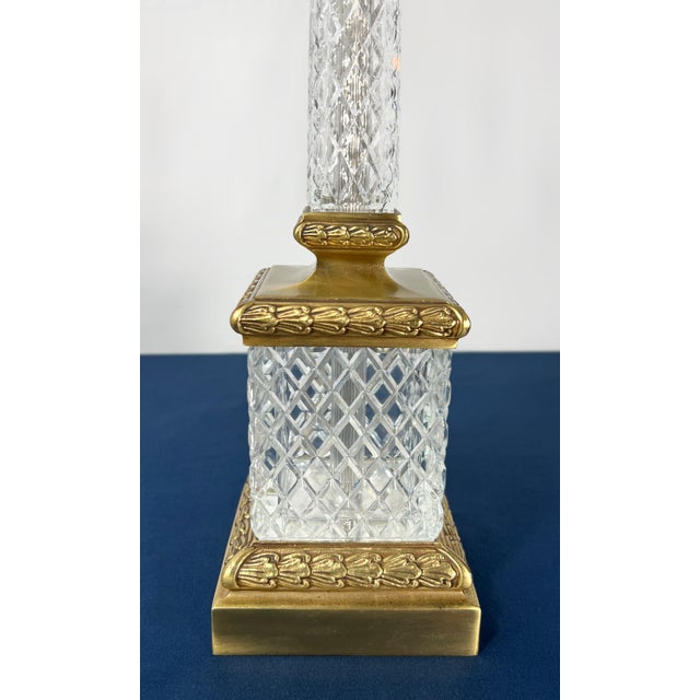 Vintage Neoclassical Diamond-Cut Crystal & Brass Ionic Column Table Lamp For Sale - Image 4 of 10