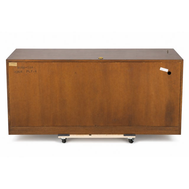 Henredon Campaign-Style Queen Headboard With Built-in Storage – Oak & Brass– Mid-Century Modern For Sale - Image 12 of 12