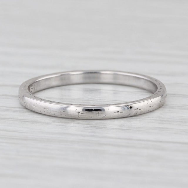 Wheat Etched Wedding Band 18k White Gold Size 8.5 Stackable Ring, Size 8.5 For Sale - Image 4 of 8