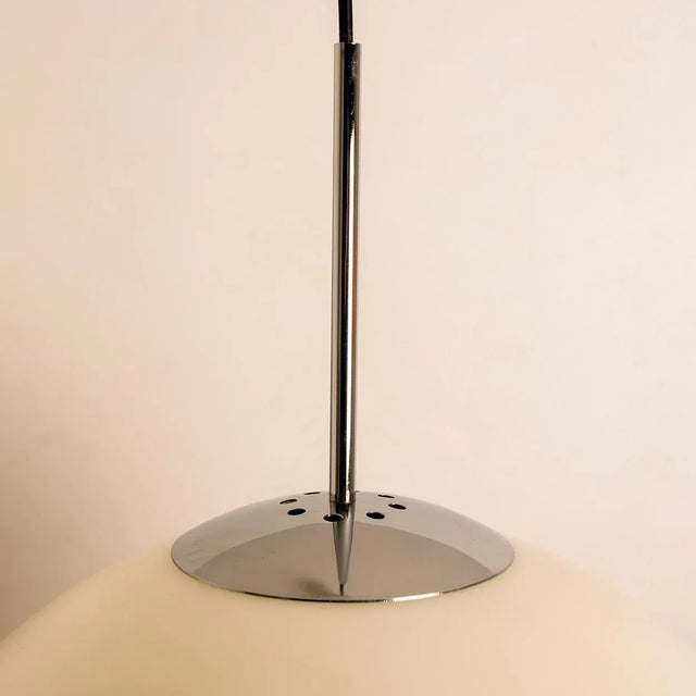 One of the three large ball lamp by philips original from the 1960s, 1970s. Is in a magnificent, used condition. The bulb...