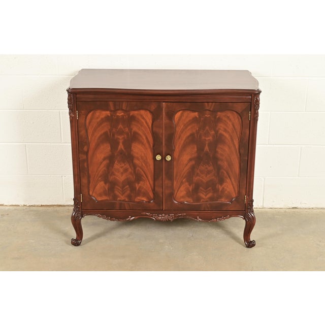 Romweber Antique French Provincial Louis XV Flame Mahogany Buffet Server or Bar Cabinet, Newly Refinished For Sale In South Bend - Image 6 of 12