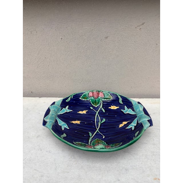 Wedgwood 19th Century Small Majolica Strawberries Dish Wedgwood For Sale - Image 4 of 5