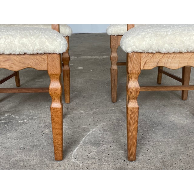 White Mid-Century Danish Razorblade Dining Chairs in Oak by Henning Kjærnulf for E.G. Møbler, 1960s, Set of 6 For Sale - Image 8 of 10
