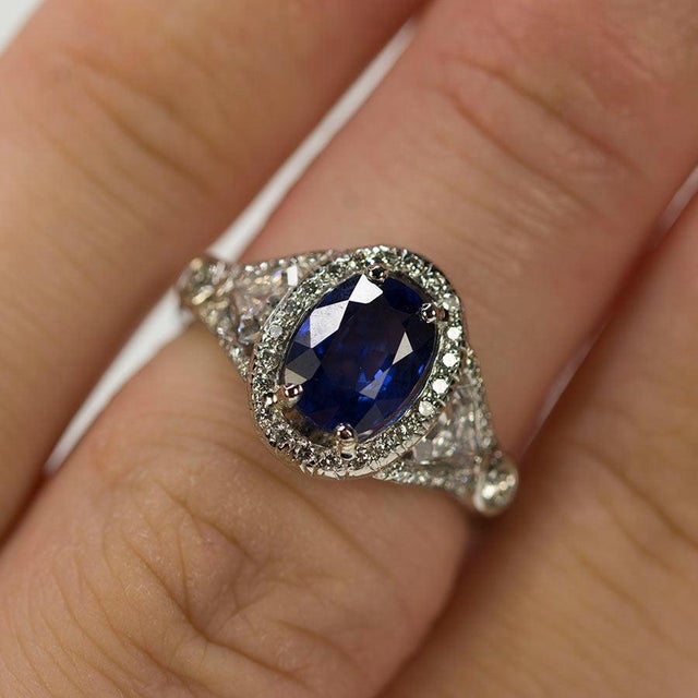 Late 20th Century Vivid Blue Sapphire Ring, Size 5 For Sale - Image 4 of 5